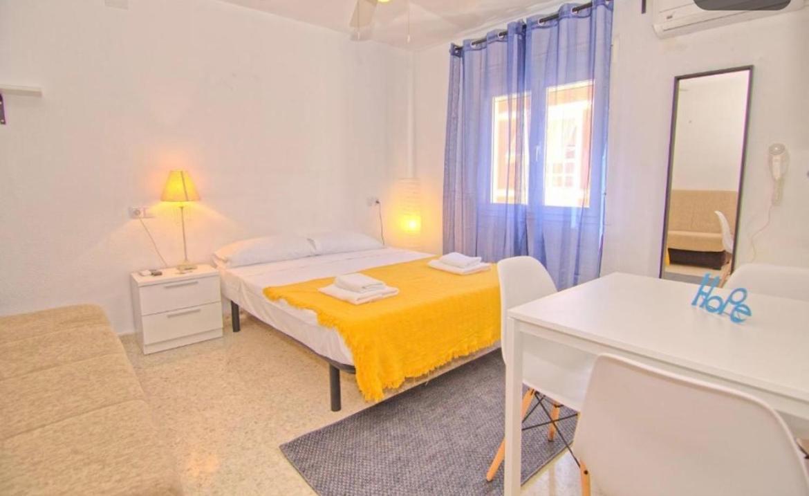 Low Cost Room Málaga Exteriör bild