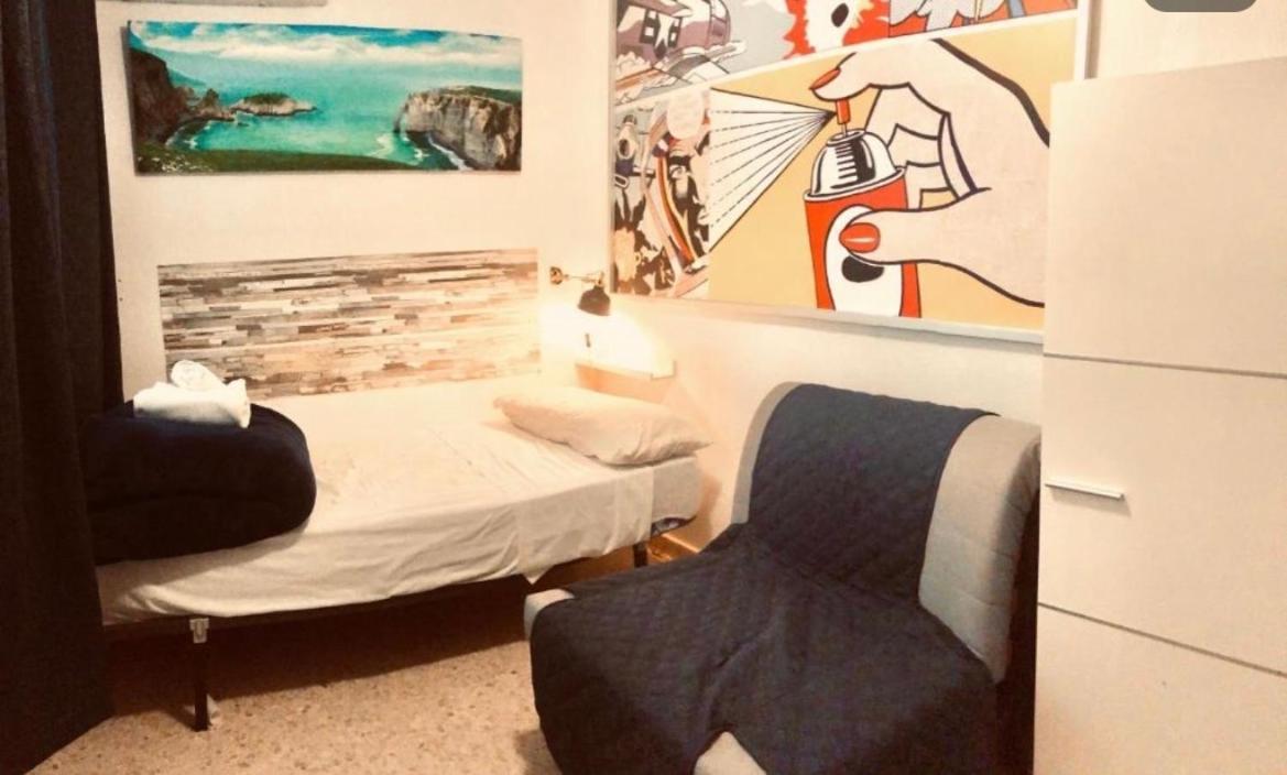 Low Cost Room Málaga Exteriör bild