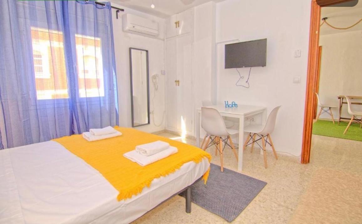 Low Cost Room Málaga Exteriör bild