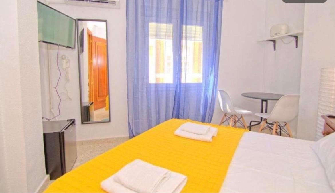 Low Cost Room Málaga Exteriör bild