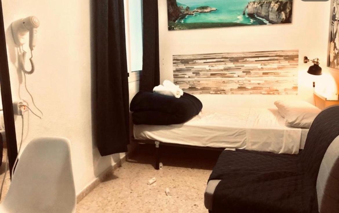 Low Cost Room Málaga Exteriör bild