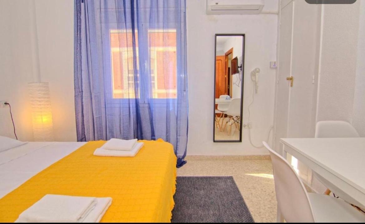Low Cost Room Málaga Exteriör bild
